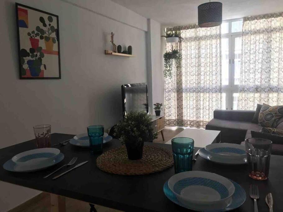 Ideal Apartamento En El Barrio De Las Delicias マラガ エクステリア 写真