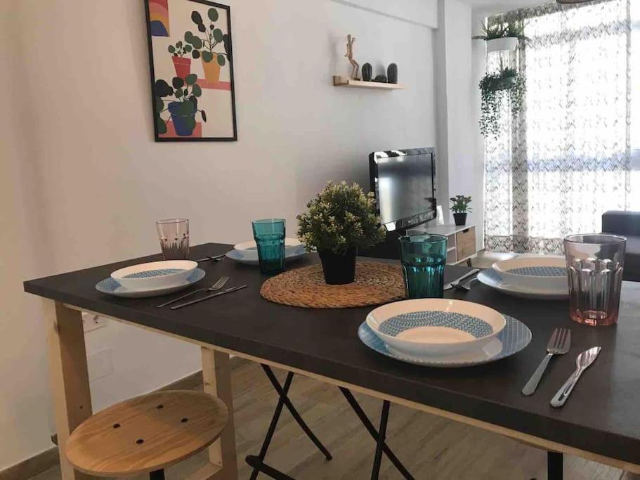 Ideal Apartamento En El Barrio De Las Delicias マラガ エクステリア 写真